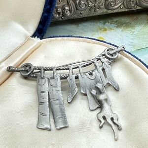 Vintage signed Cat Dangle Brooch